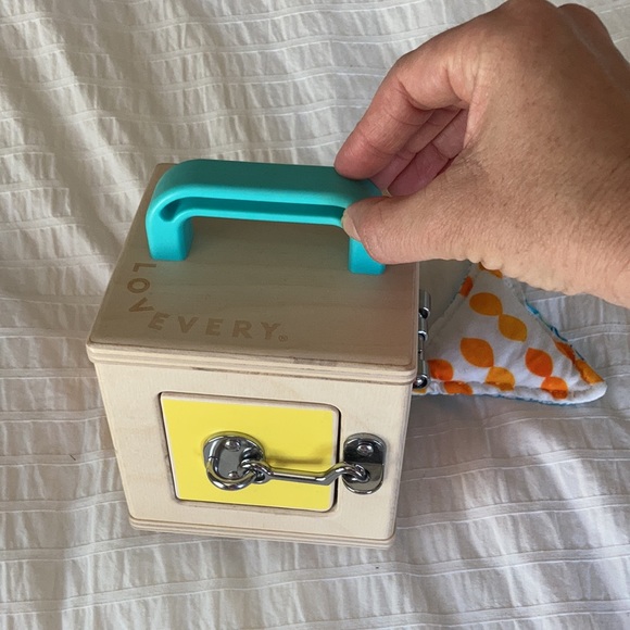 lovevery Toys Lovevery Wood Lock Box With 2 Bean Bags Realist